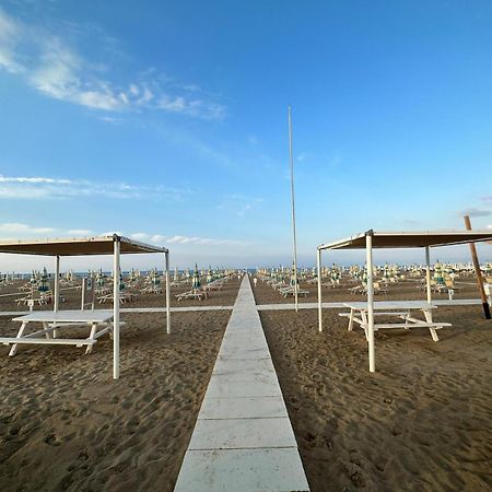 Hotel Neyra Beach ريميني المظهر الخارجي الصورة