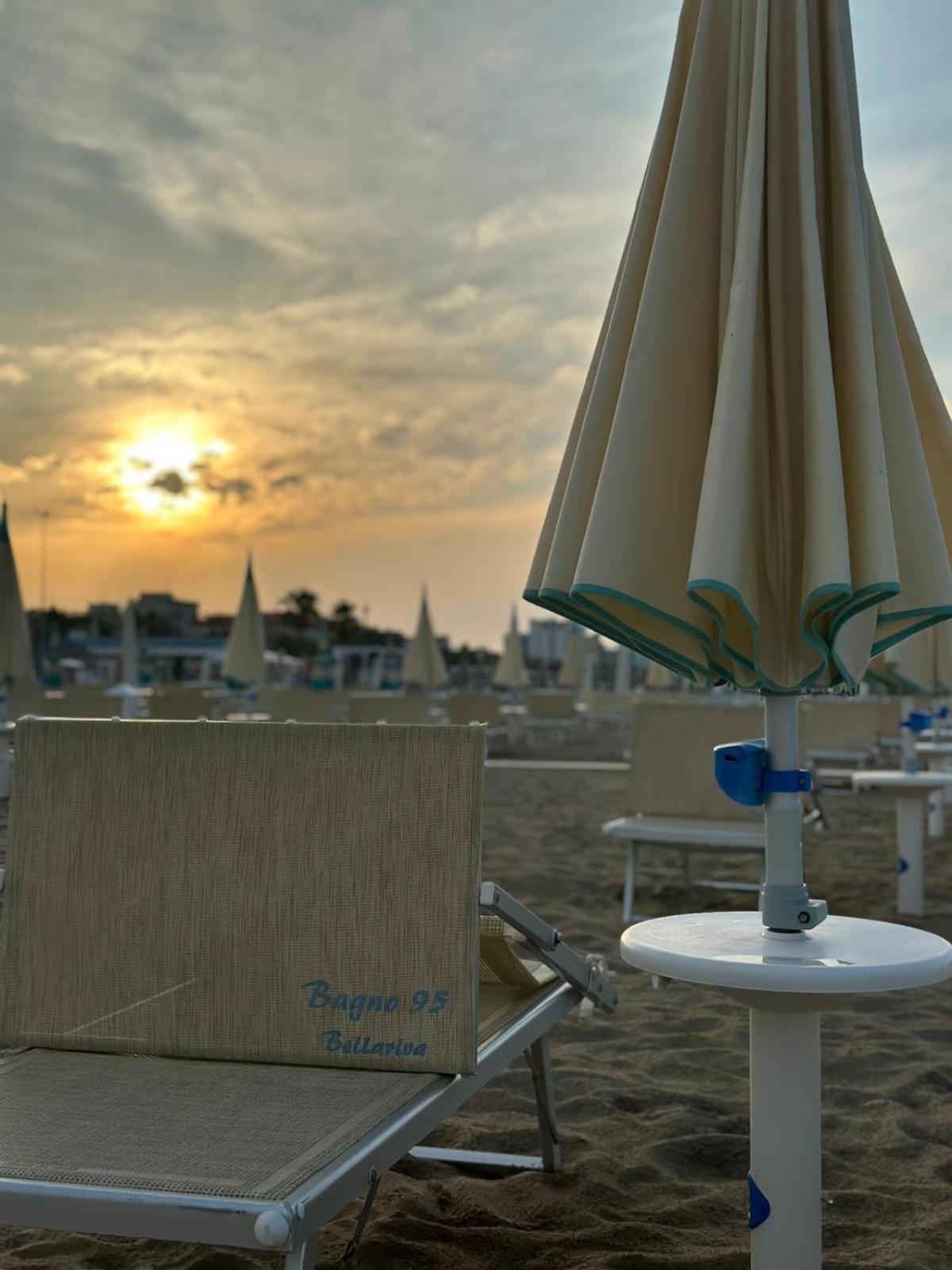 Hotel Neyra Beach ريميني المظهر الخارجي الصورة