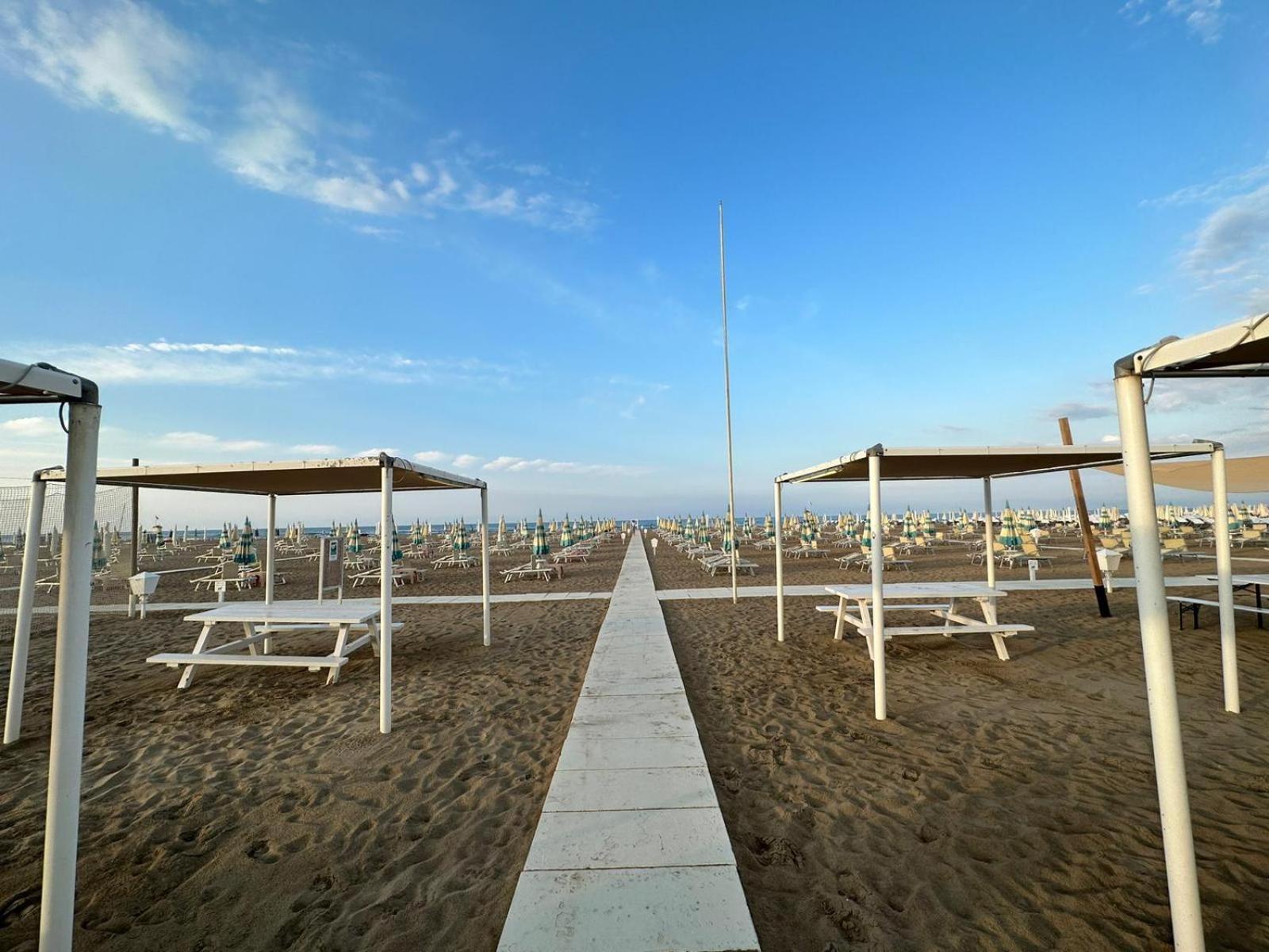 Hotel Neyra Beach ريميني المظهر الخارجي الصورة